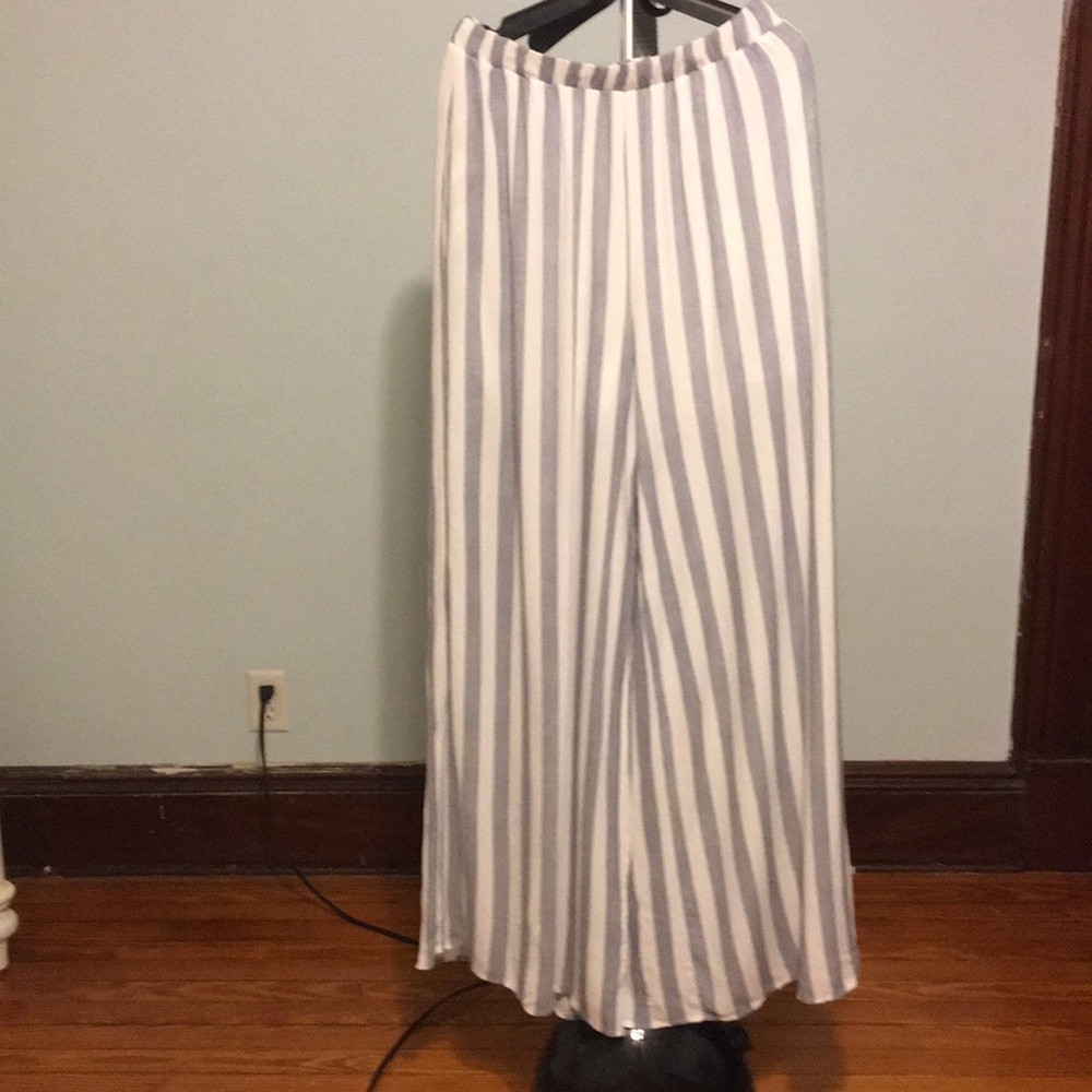 Forever 21 flowing blue and white stripped pants